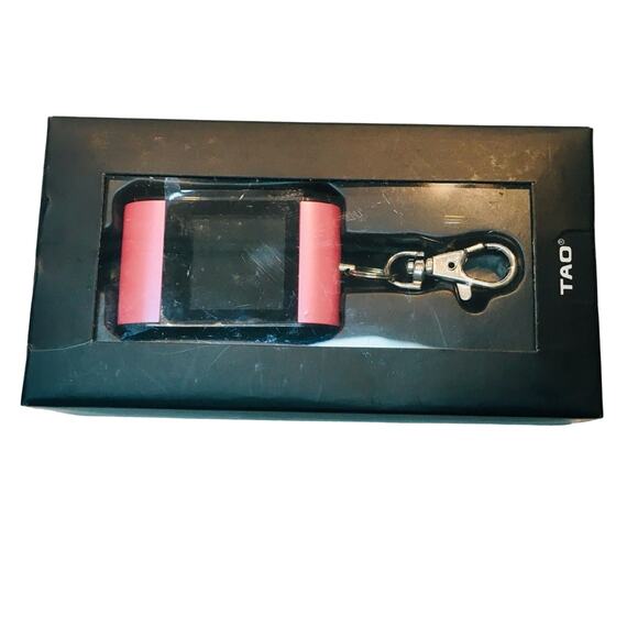 TAO 1.5 Digital Photo Key Chain Clip (Holds 100 Pictures) Pink - Picture 3 of 3
